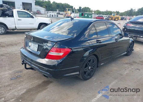 2013 Mercedes-Benz C 300 Sport 4Matic из США, поврежденный, VIN WDDGF8AB4DR248707